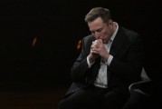 武义县特斯拉股价收涨超3%：特朗普无意沟通，马斯克父亲劝儿子低头